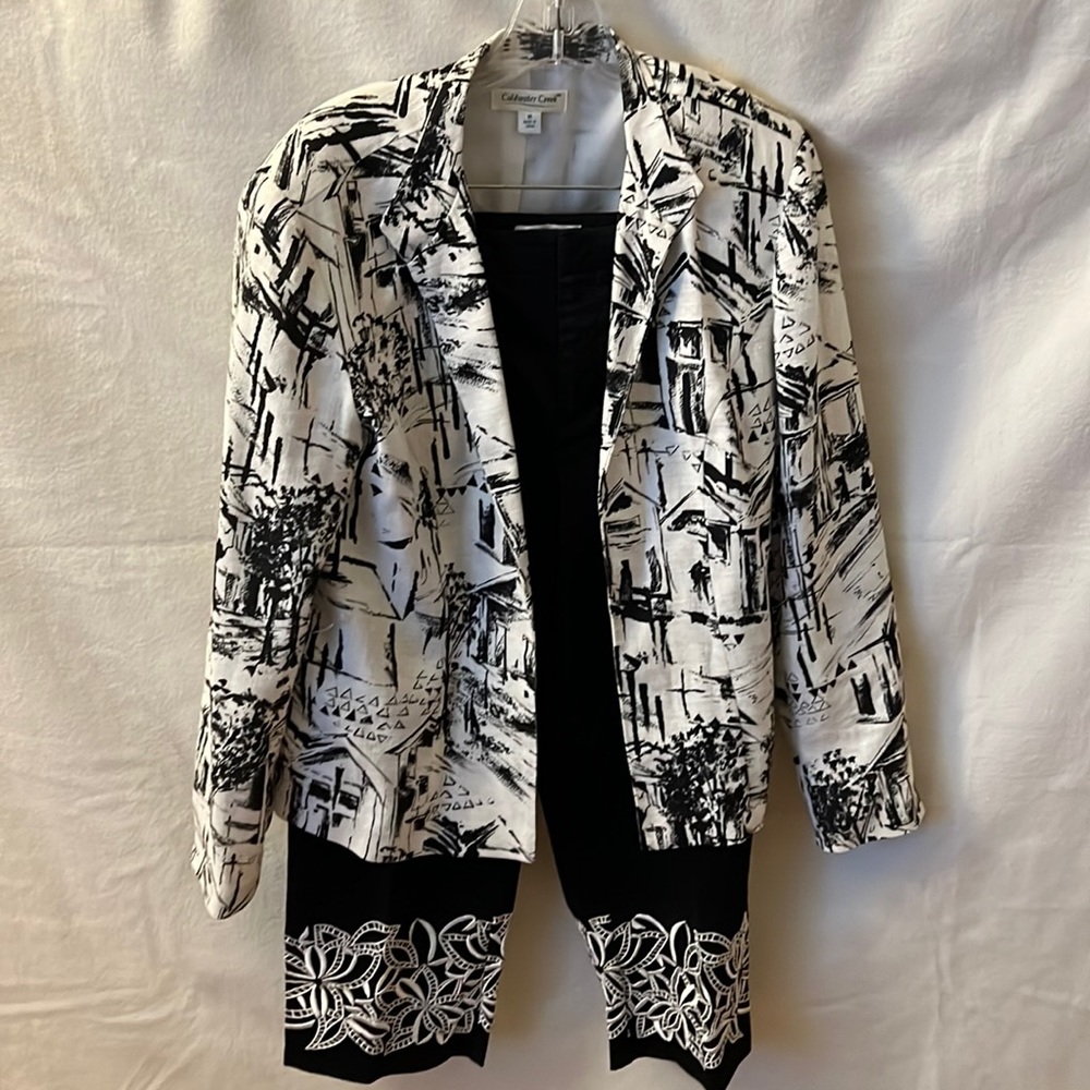 Capri pant suit